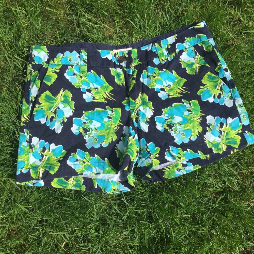 LIKE NEW Hydrangea pattern cotton short